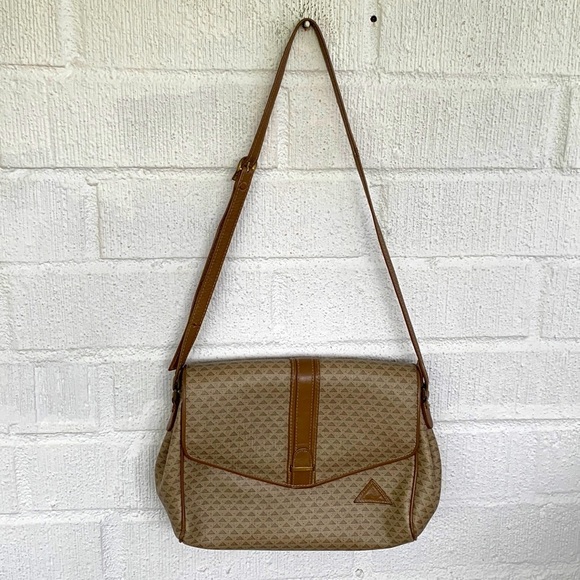Liz Claiborne Handbags - LIZ Claiborne Leather Vintage Triangle Logo Shoulder Purse Tan